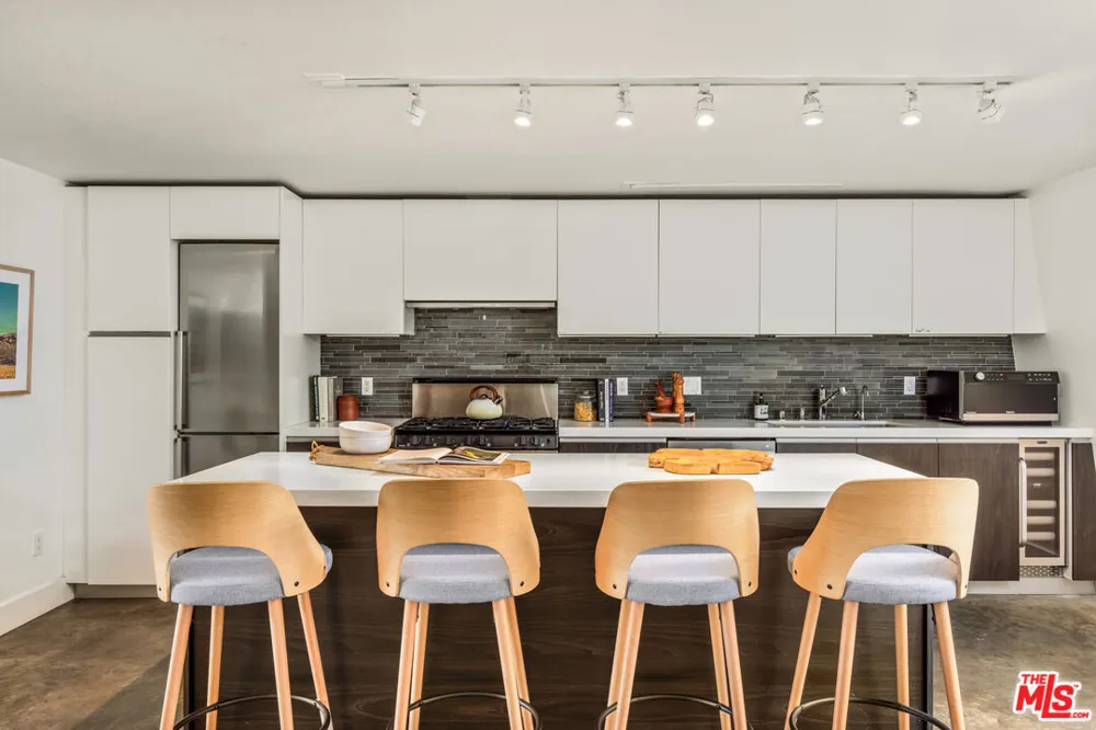 615 Hampton Drive Venice, CA 90291