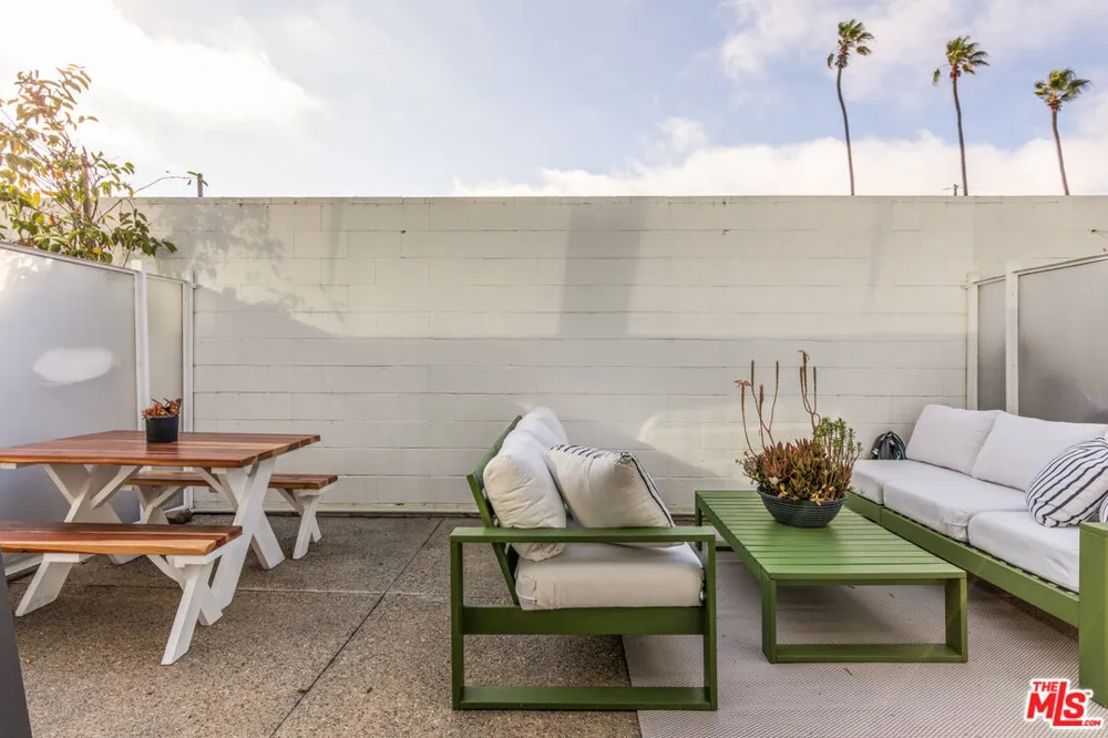 615 Hampton Drive Venice, CA 90291