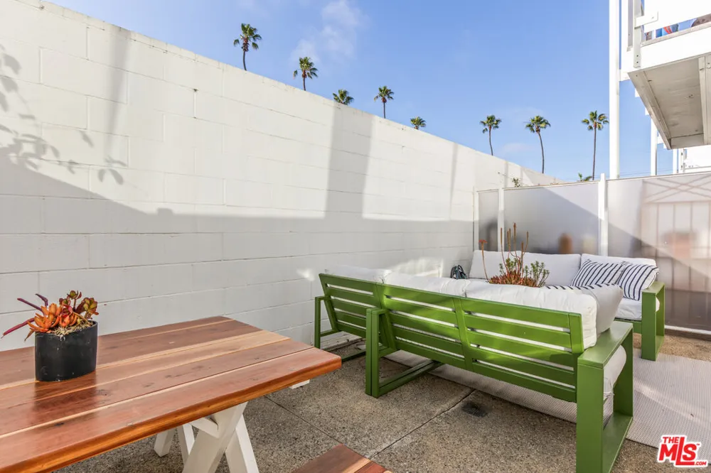 615 Hampton Drive Venice, CA 90291