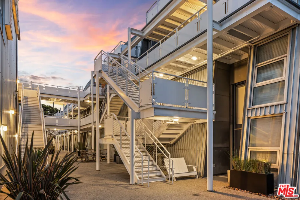 615 Hampton Drive Venice, CA 90291