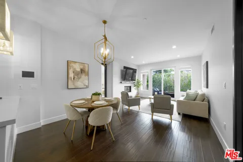 1318 Roxbury Drive