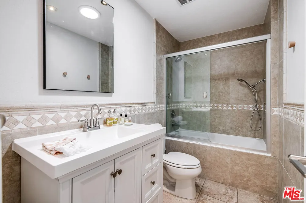 445 Washington Boulevard Marina del Rey, CA 90292