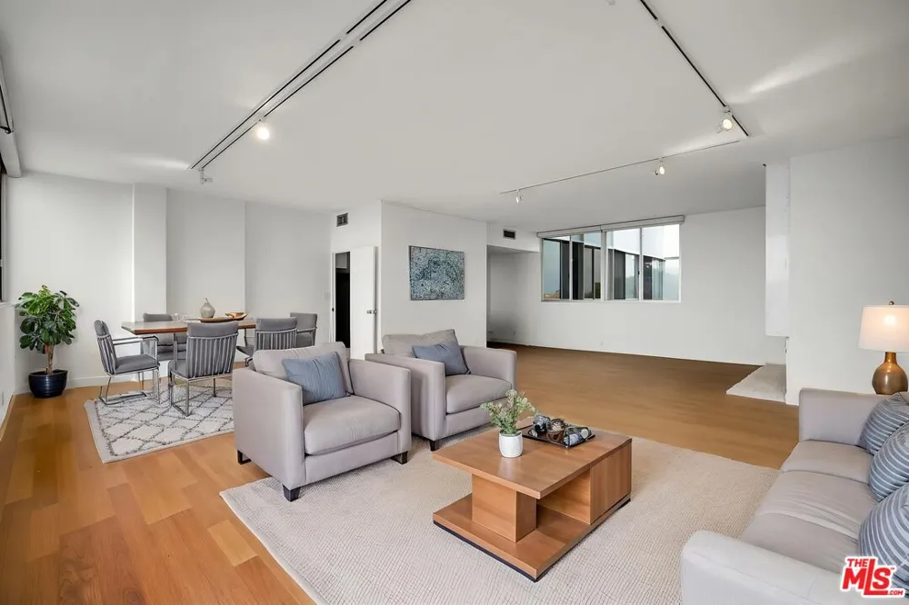 17352 W Sunset Boulevard Pacific Palisades, CA 90272