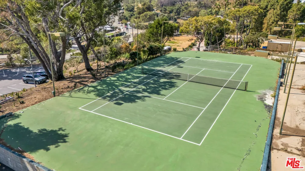 17352 W Sunset Boulevard Pacific Palisades, CA 90272
