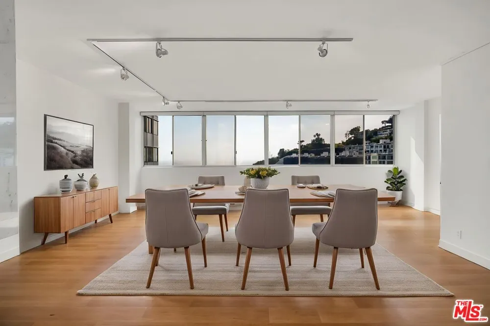 17352 W Sunset Boulevard Pacific Palisades, CA 90272