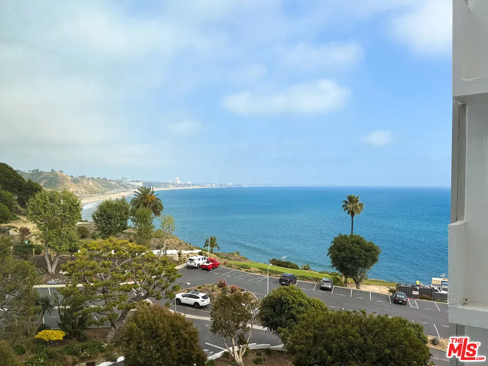 17352 W Sunset Boulevard Pacific Palisades, CA 90272