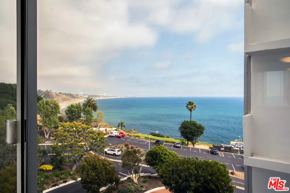 17352 W Sunset Boulevard Pacific Palisades, CA 90272