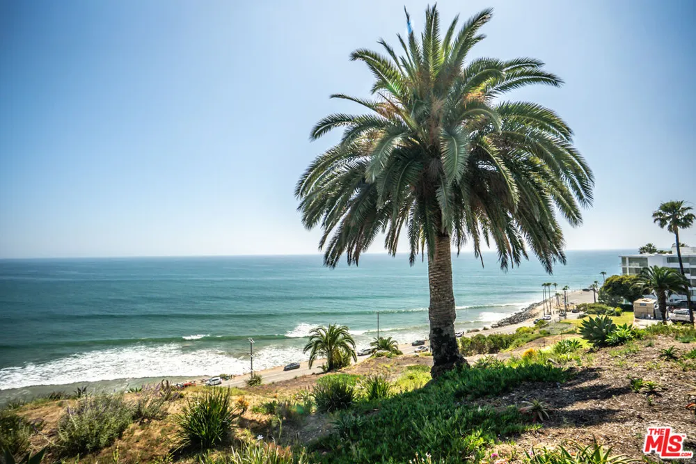 17352 W Sunset Boulevard Pacific Palisades, CA 90272