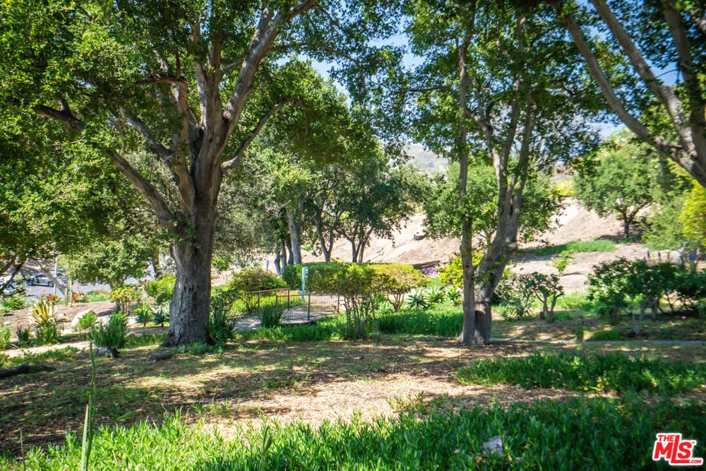 17352 W Sunset Boulevard Pacific Palisades, CA 90272