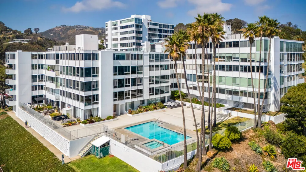 17352 W Sunset Boulevard Pacific Palisades, CA 90272