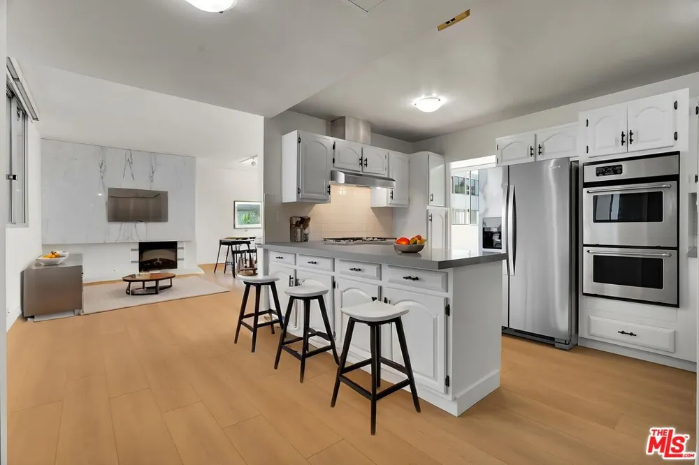 17352 W Sunset Boulevard Pacific Palisades, CA 90272