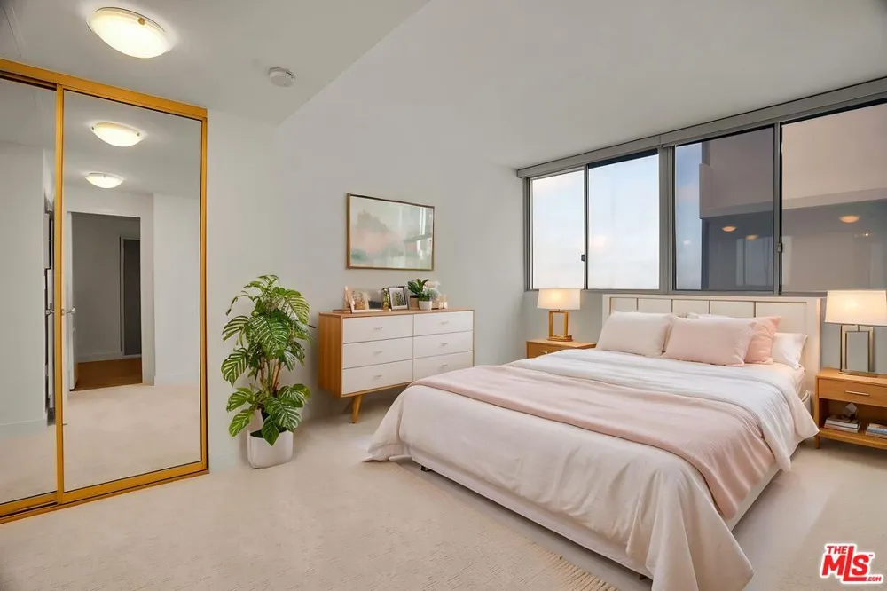 17352 W Sunset Boulevard Pacific Palisades, CA 90272