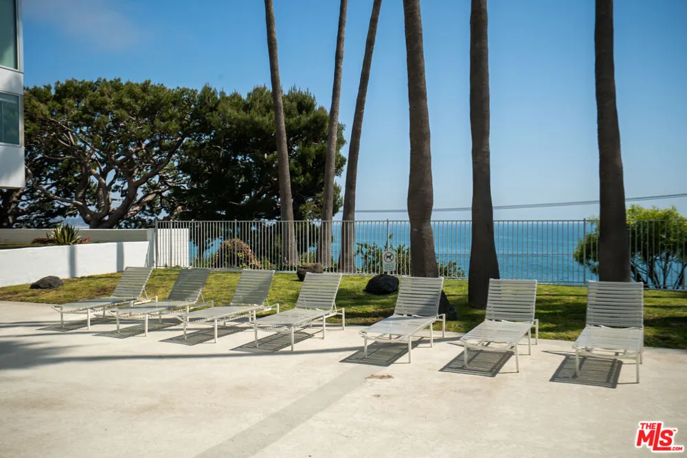 17352 W Sunset Boulevard Pacific Palisades, CA 90272
