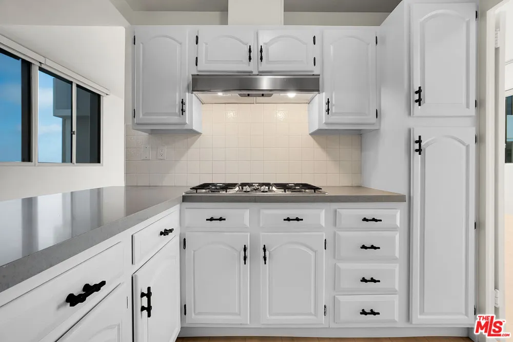 17352 W Sunset Boulevard Pacific Palisades, CA 90272
