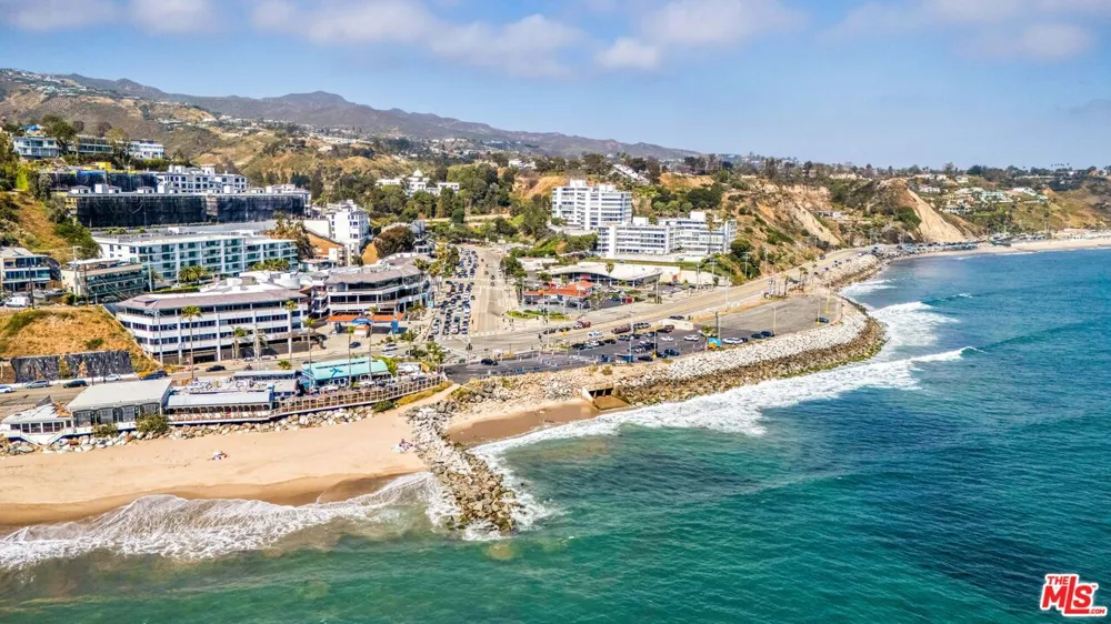 17352 W Sunset Boulevard Pacific Palisades, CA 90272