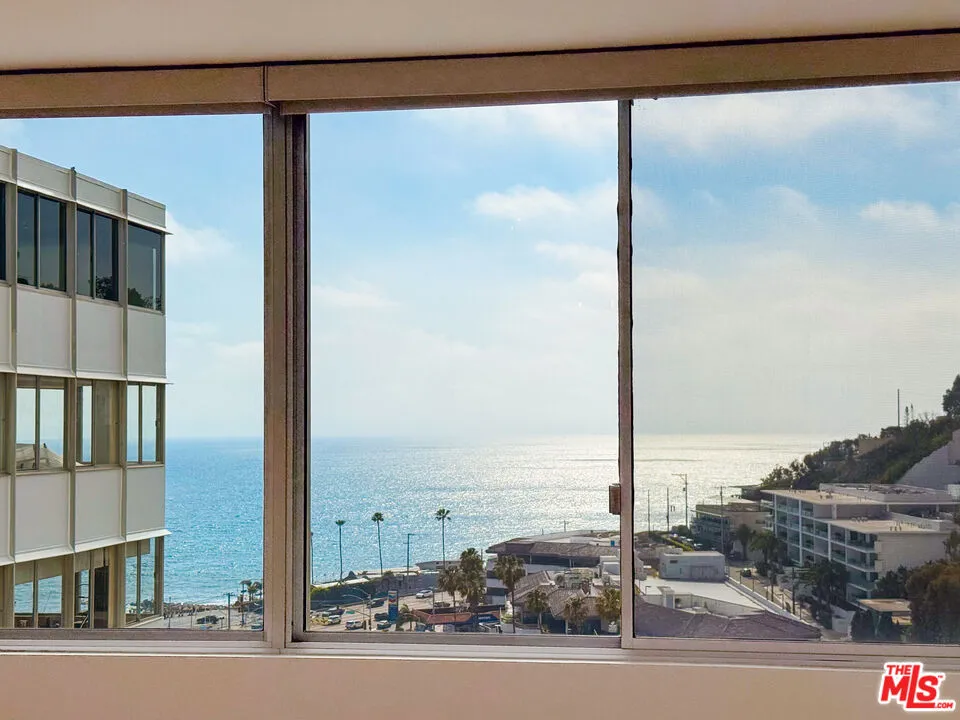 17352 W Sunset Boulevard Pacific Palisades, CA 90272