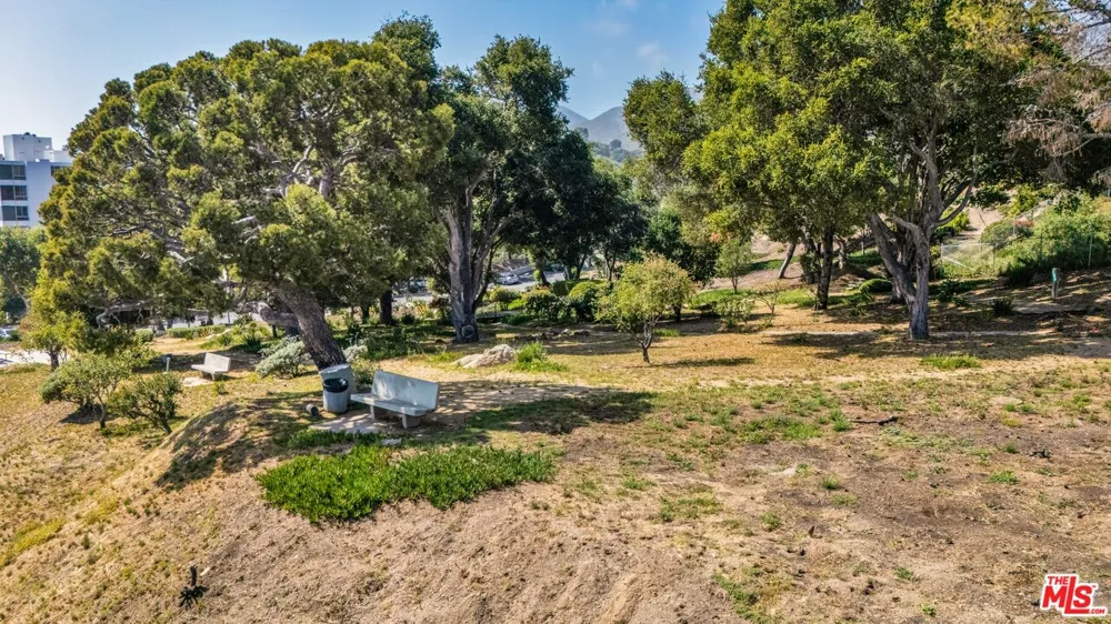 17352 W Sunset Boulevard Pacific Palisades, CA 90272