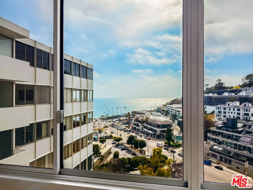17352 W Sunset Boulevard Pacific Palisades, CA 90272