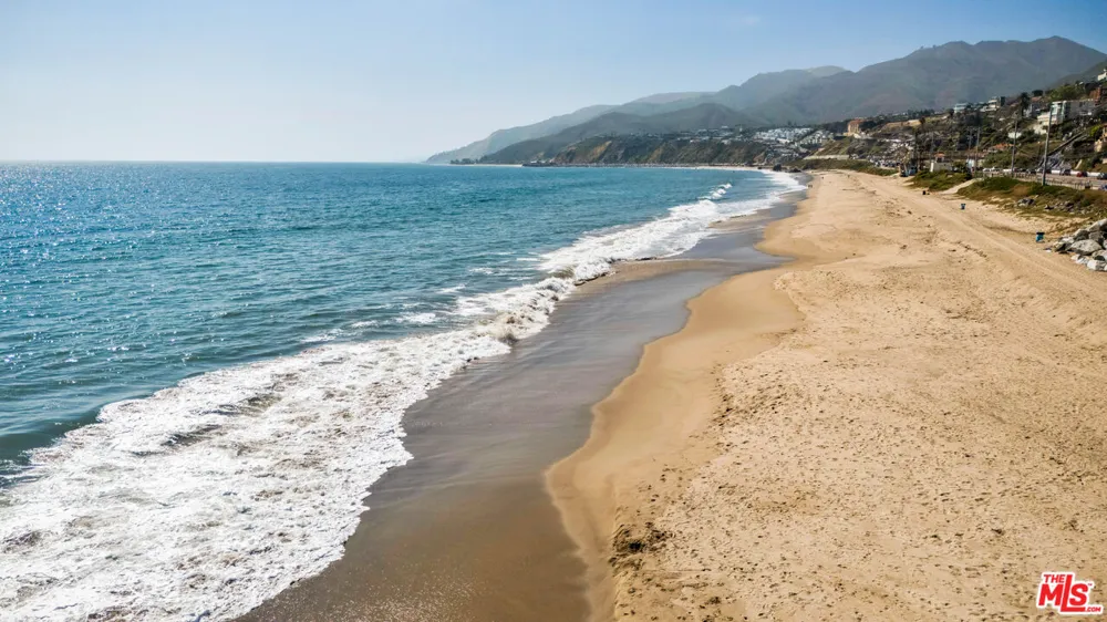 17352 W Sunset Boulevard Pacific Palisades, CA 90272