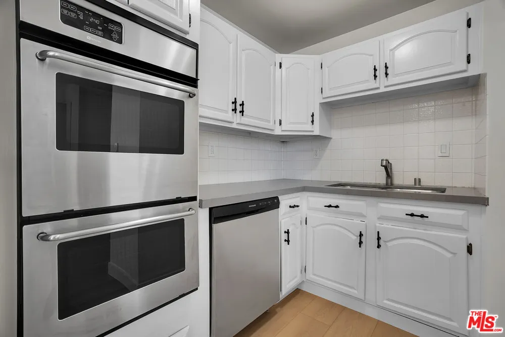17352 W Sunset Boulevard Pacific Palisades, CA 90272