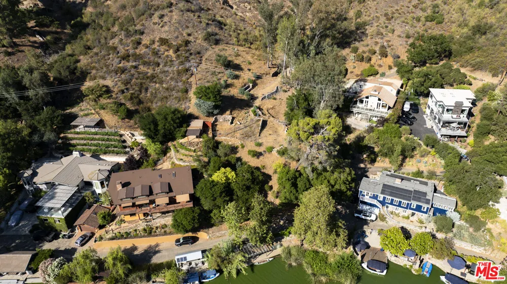 2100 E Lakeshore Drive Agoura Hills, CA 91301