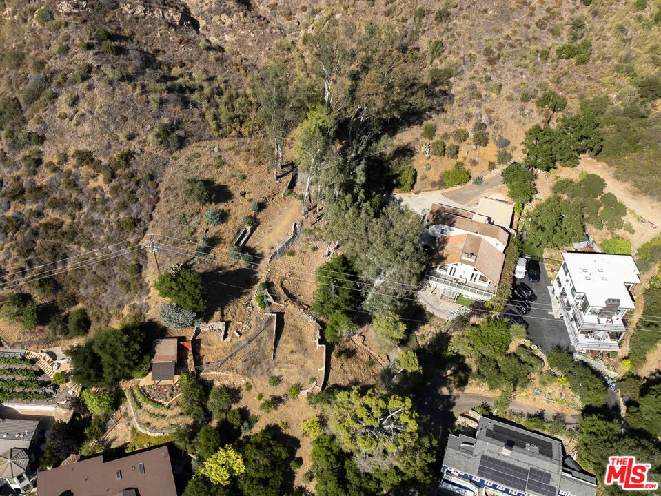 2100 E Lakeshore Drive Agoura Hills, CA 91301