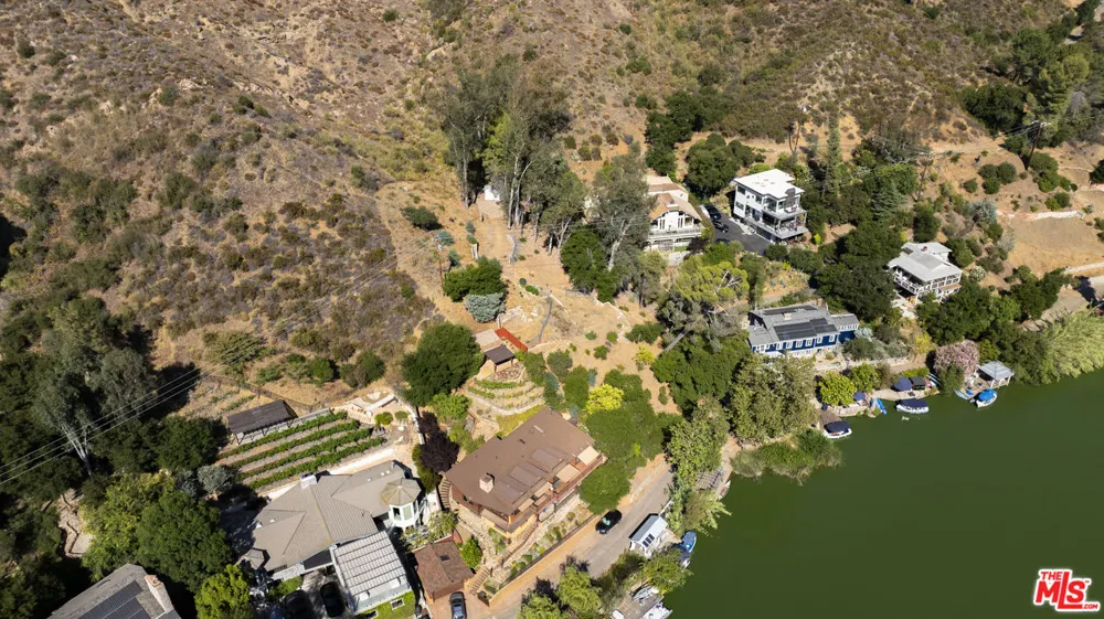 2100 E Lakeshore Drive Agoura Hills, CA 91301