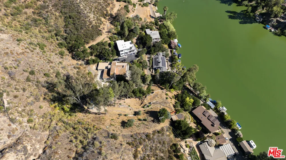 2100 E Lakeshore Drive Agoura Hills, CA 91301