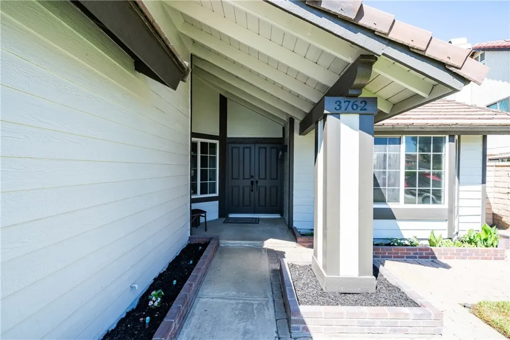3762 S Peach Tree Ontario, CA 91761