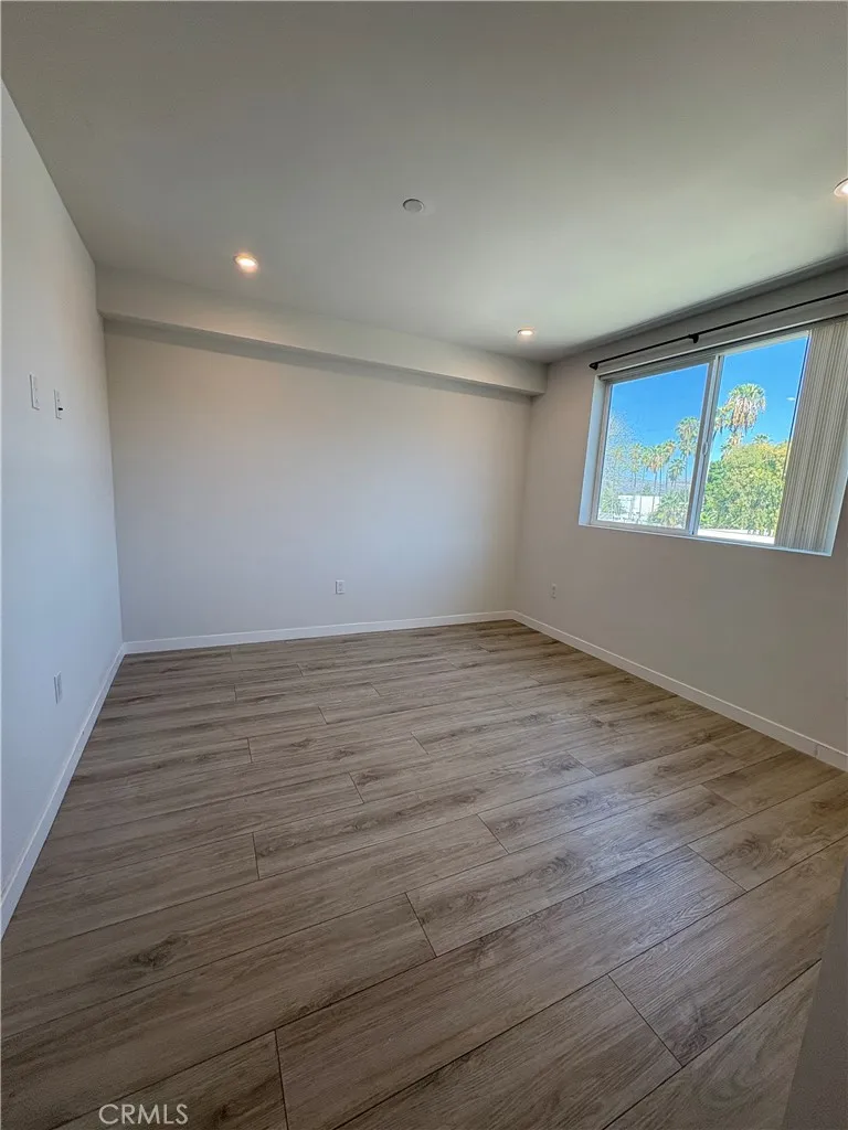 7022 Alabama Ave #304 Canoga Park, CA 91303