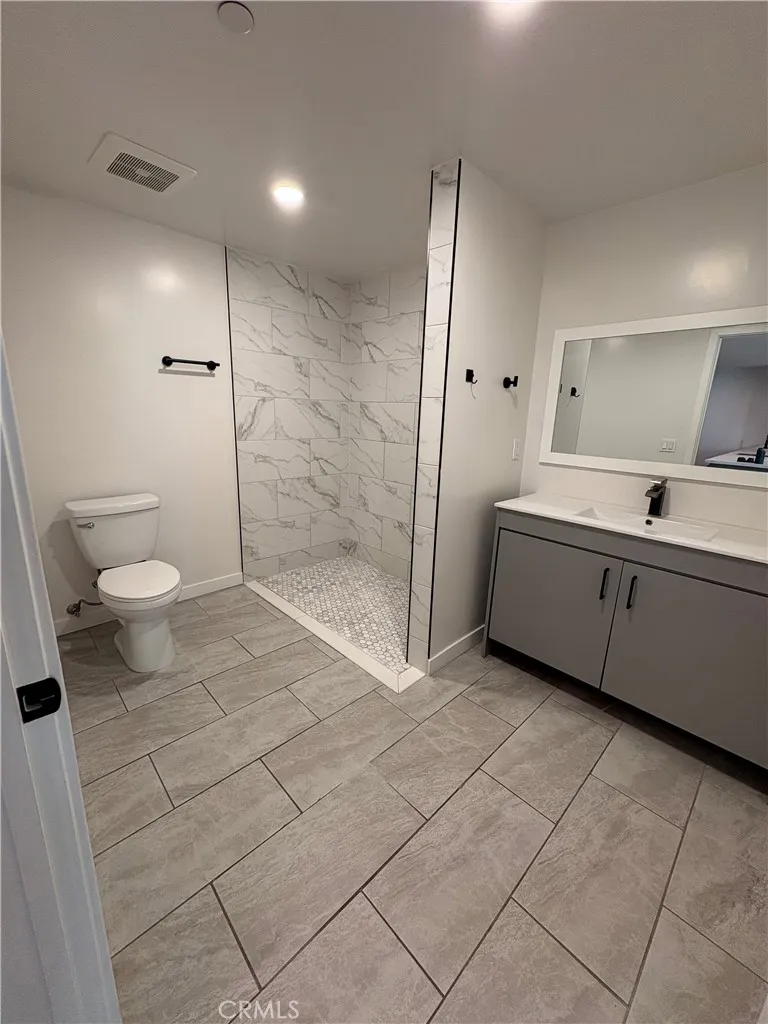 7022 Alabama Ave #304 Canoga Park, CA 91303