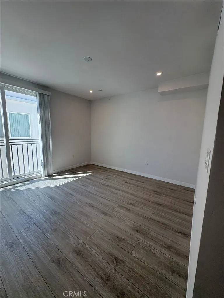 7022 Alabama Ave #304 Canoga Park, CA 91303