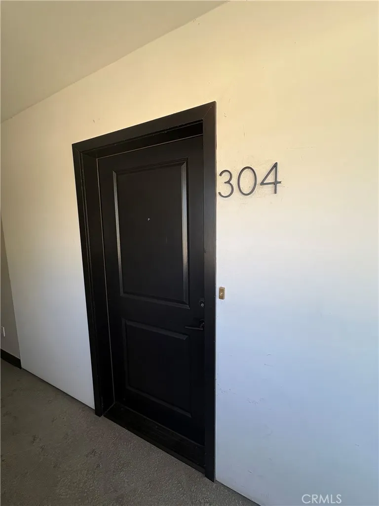 7022 Alabama Ave #304 Canoga Park, CA 91303