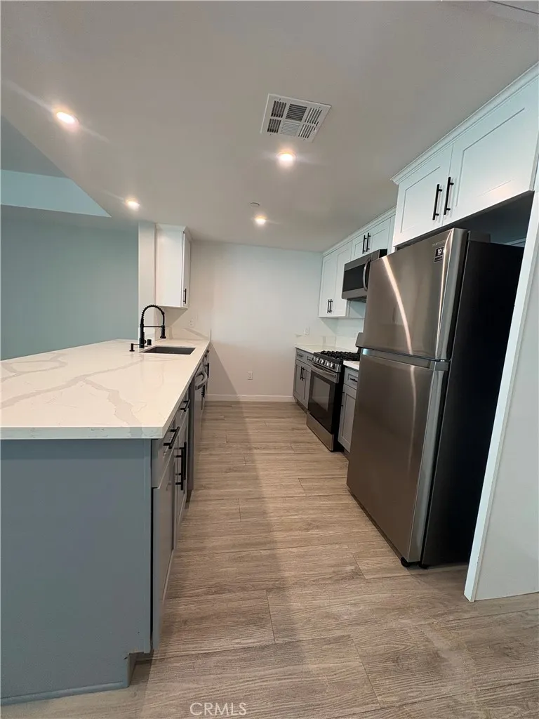 7022 Alabama Ave #304 Canoga Park, CA 91303