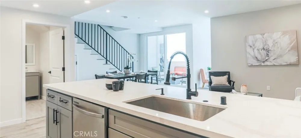 7022 Alabama Ave #304 Canoga Park, CA 91303