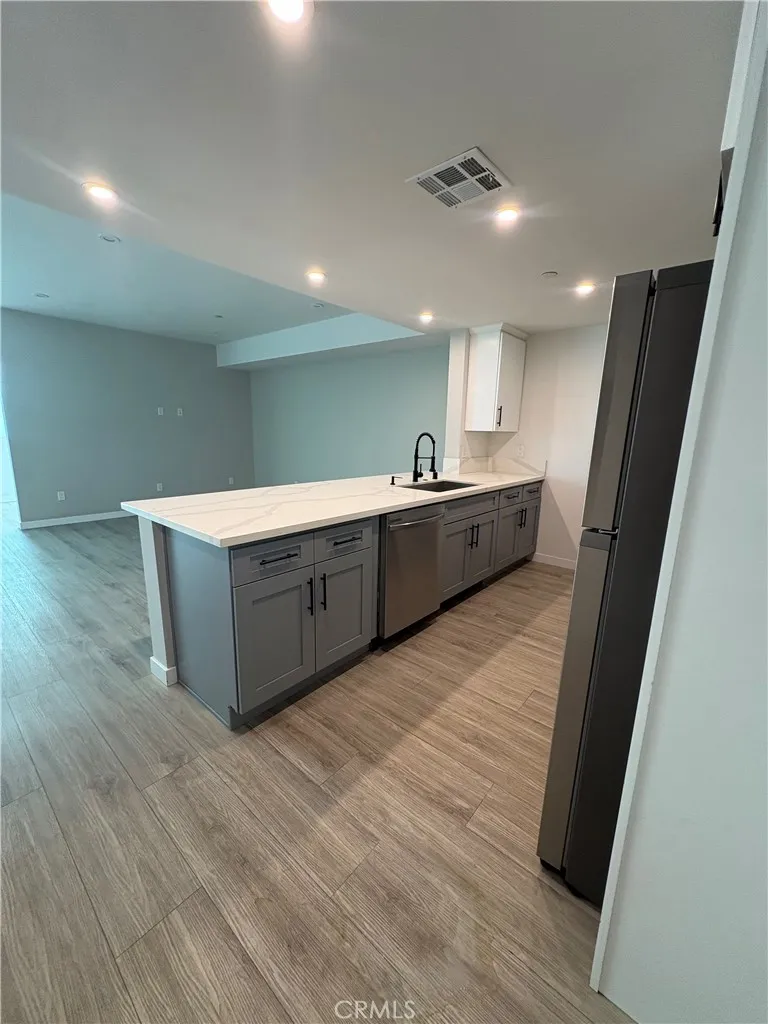 7022 Alabama Ave #304 Canoga Park, CA 91303
