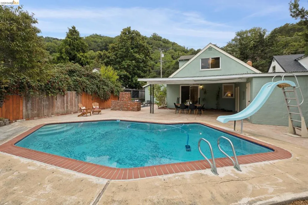 3323 Pinole Valley Rd Pinole, CA 94564