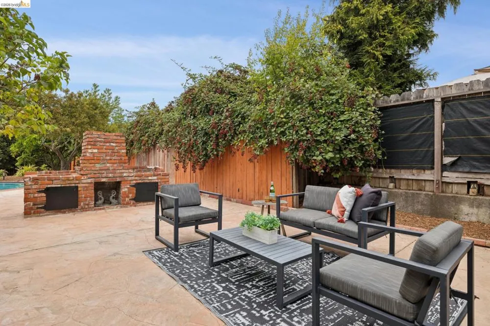 3323 Pinole Valley Rd Pinole, CA 94564