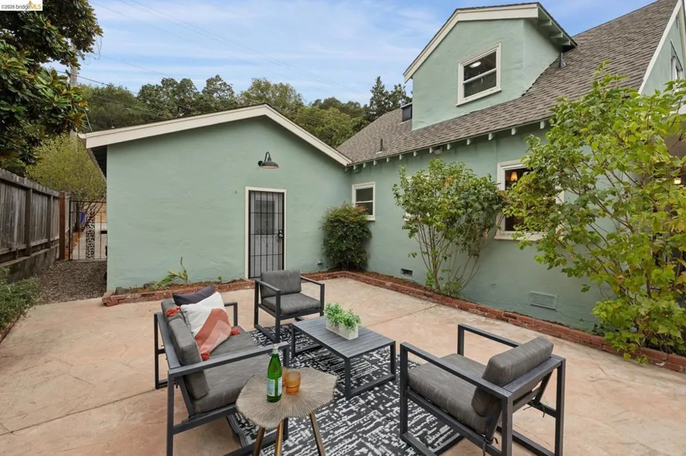 3323 Pinole Valley Rd Pinole, CA 94564