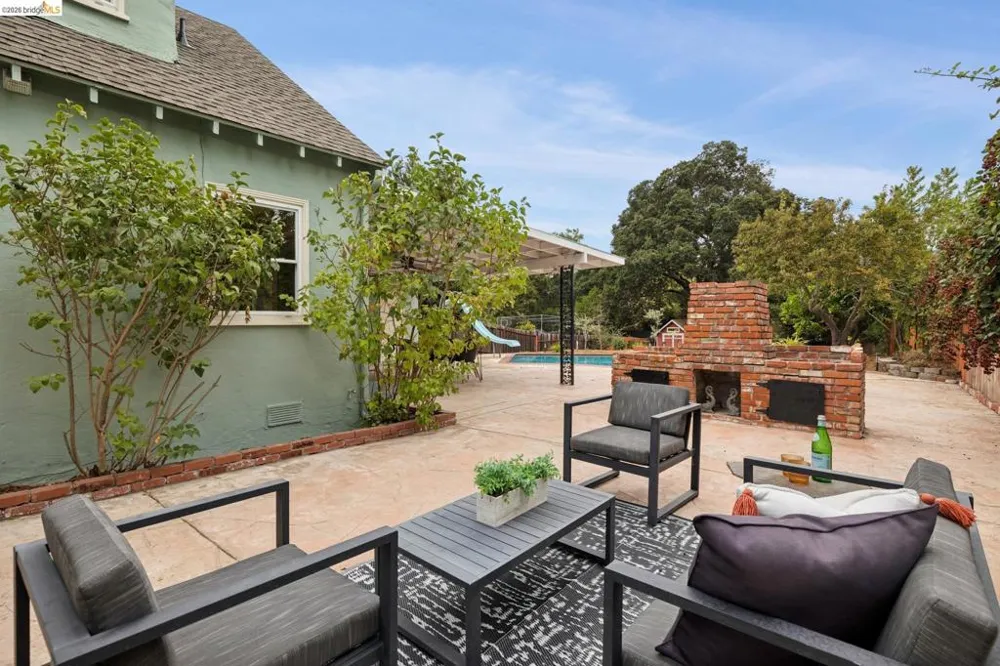 3323 Pinole Valley Rd Pinole, CA 94564