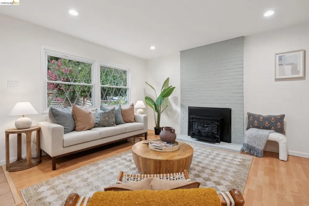3323 Pinole Valley Rd Pinole, CA 94564
