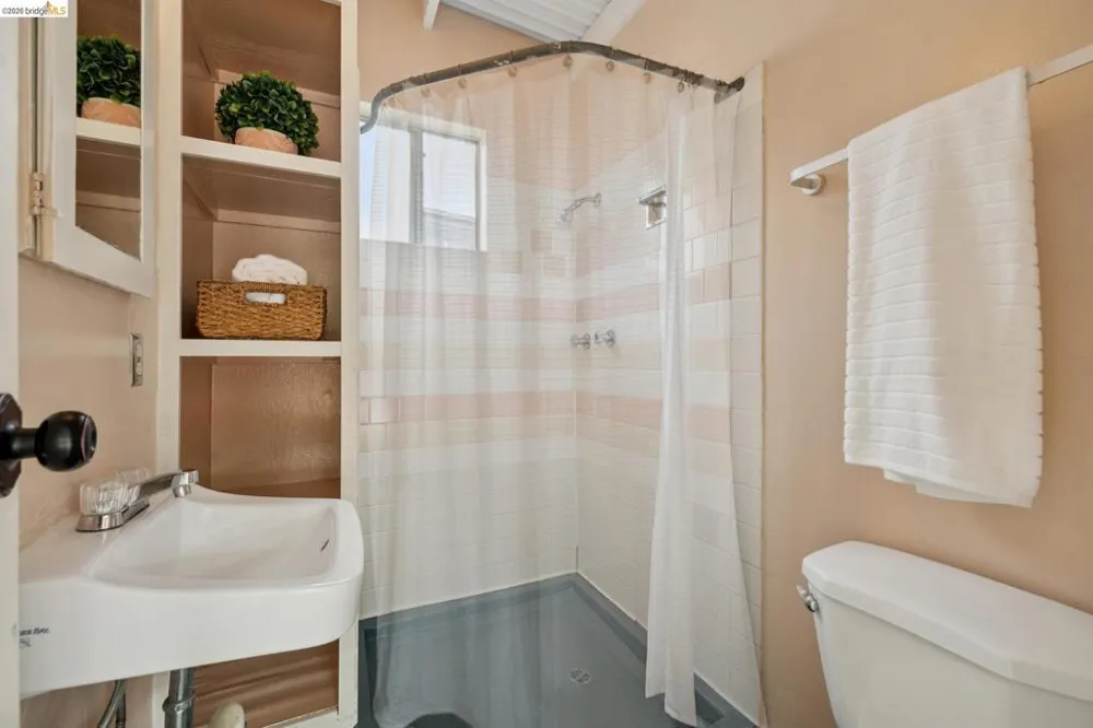3323 Pinole Valley Rd Pinole, CA 94564