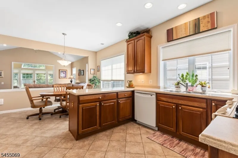 574 Post Ln Franklin, NJ 08873