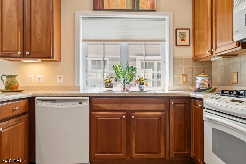 574 Post Ln Franklin, NJ 08873