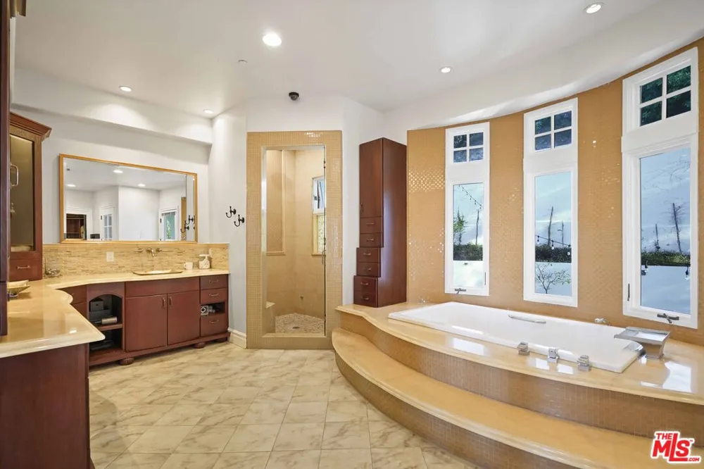 10940 Terryview Drive Studio City, CA 91604