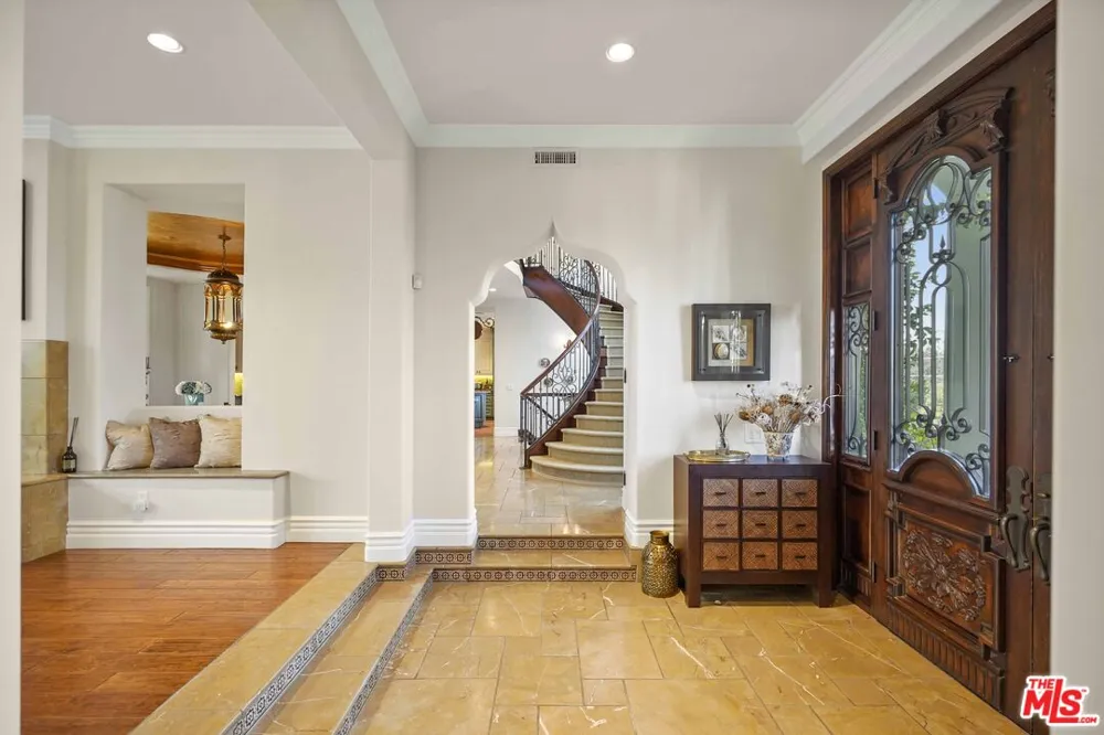 10940 Terryview Drive Studio City, CA 91604
