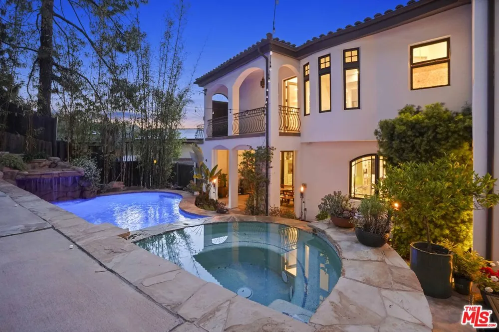 10940 Terryview Drive Studio City, CA 91604