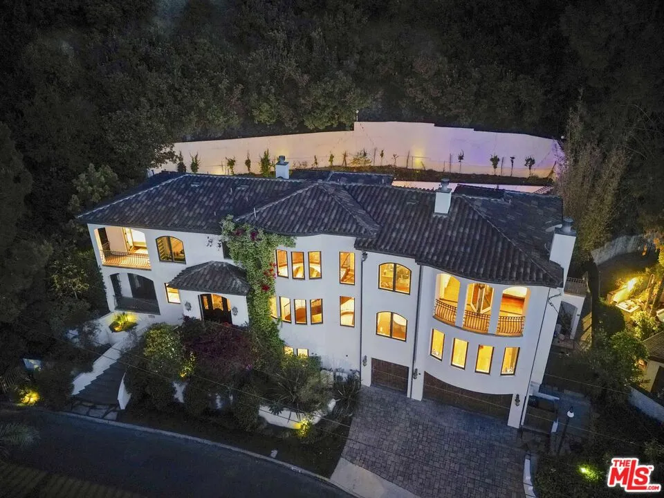 10940 Terryview Drive Studio City, CA 91604