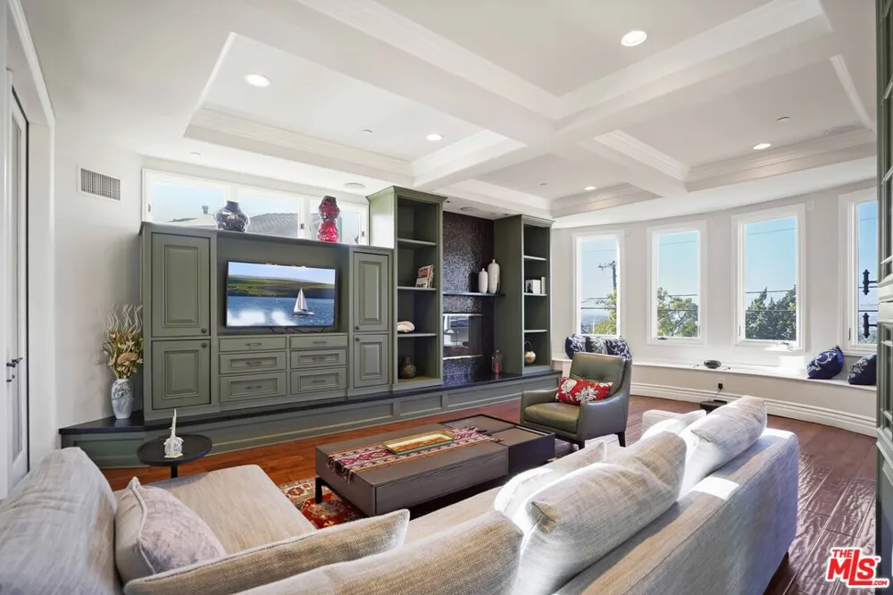 10940 Terryview Drive Studio City, CA 91604