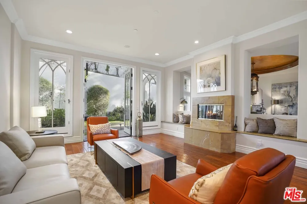 10940 Terryview Drive Studio City, CA 91604